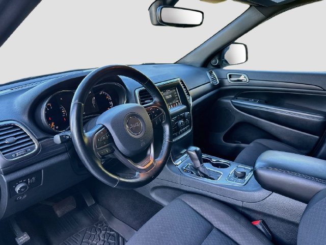 Used 2020 Jeep Grand Cherokee Laredo AWD/4WD image 9