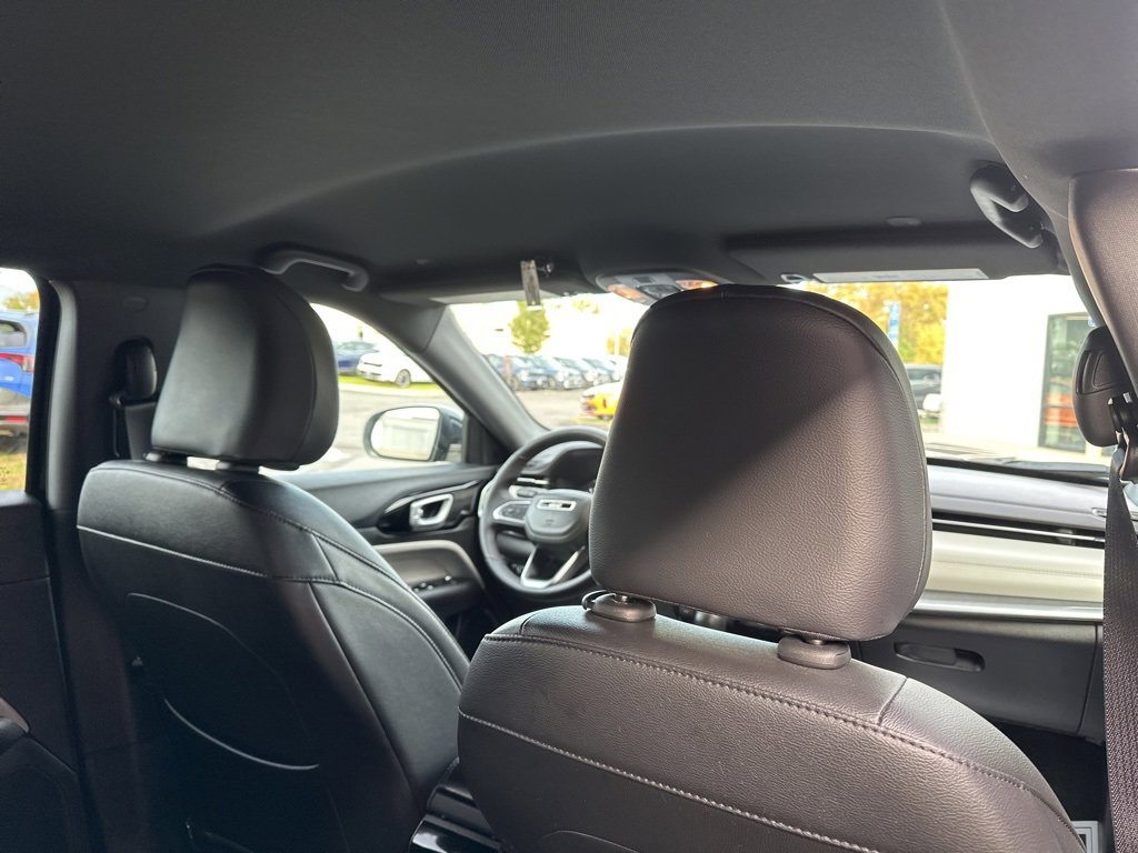 Used 2024 Jeep Compass Limited image 17