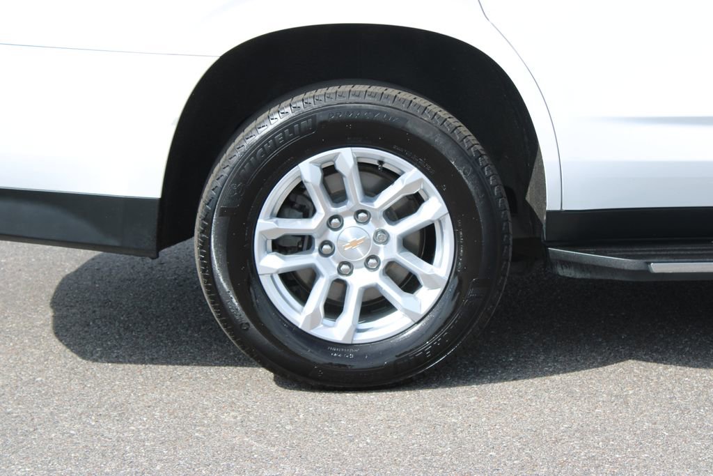 Used 2022 Chevrolet Tahoe LT w/ Luxury Package RWD image 16