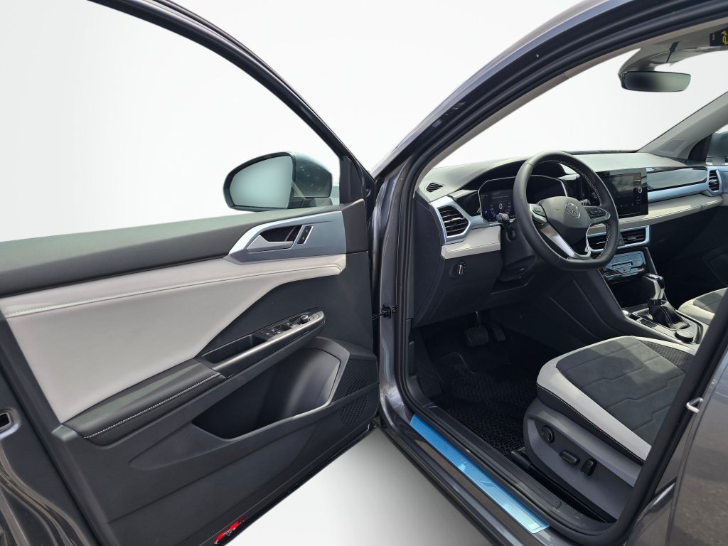 New 2026 Volkswagen Taos SE AWD/4WD image 32