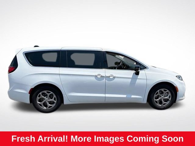 Used 2023 Chrysler Pacifica Touring-L FWD video 1