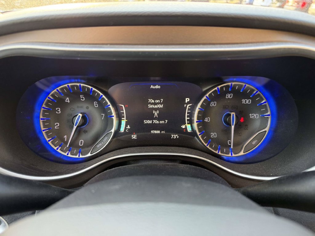Used 2018 Chrysler Pacifica Touring-L Plus w/ Tire & Wheel Group FWD image 25