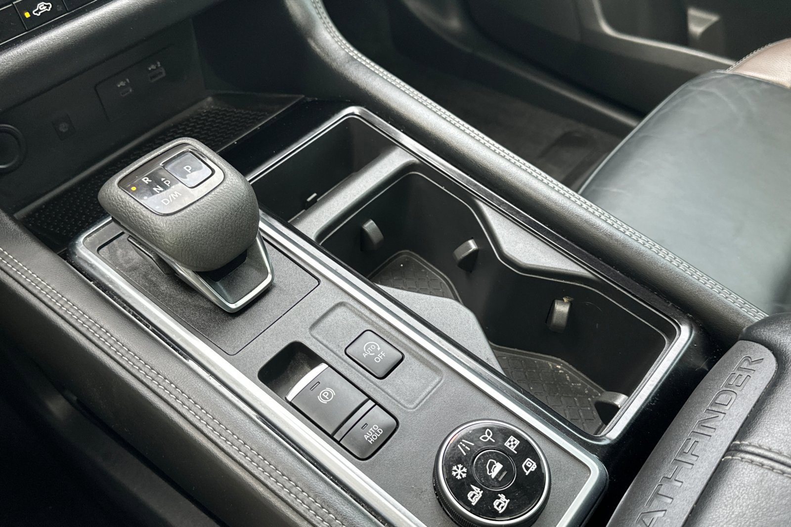 Certified 2022 Nissan Pathfinder Platinum w/ Cargo Package image 23