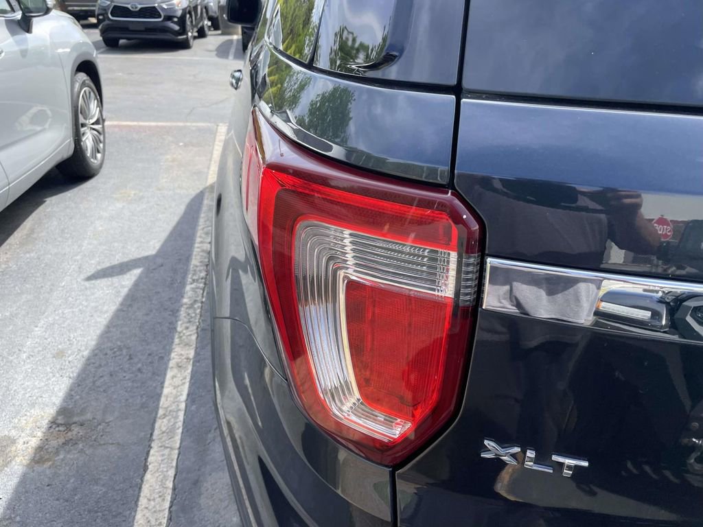 Used 2017 Ford Explorer XLT w/ Equipment Group 202A image 21