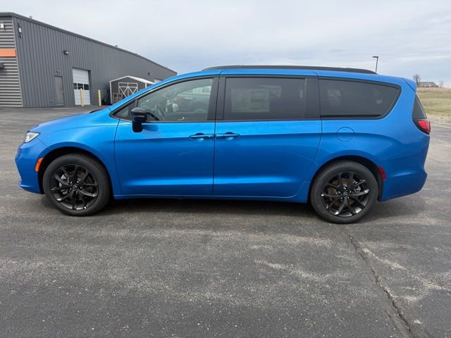 New 2026 Chrysler Pacifica Select image 4