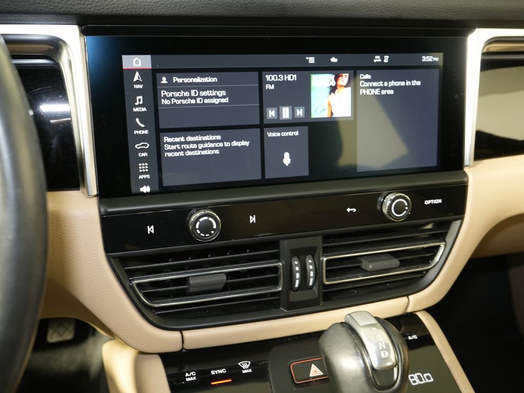 Certified 2024 Porsche Macan image 30