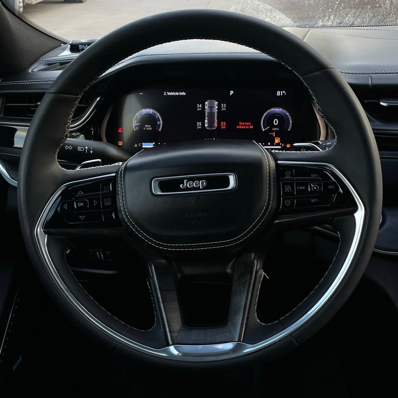 Used 2023 Jeep Grand Cherokee Overland AWD/4WD image 13