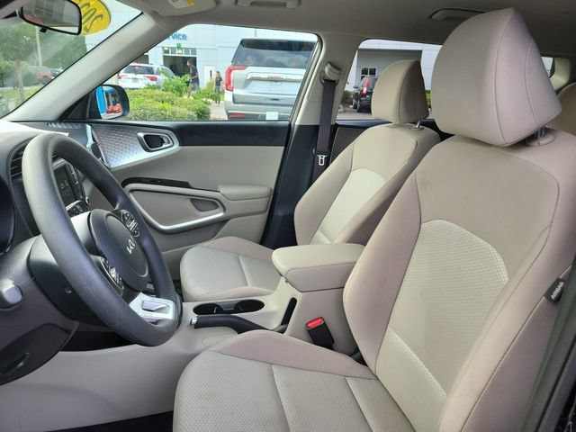 Used 2025 Kia Soul LX FWD image 20