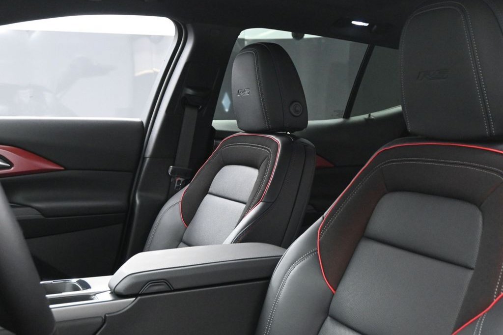 New 2026 Chevrolet Equinox EV RS w/ Convenience Package II FWD image 39