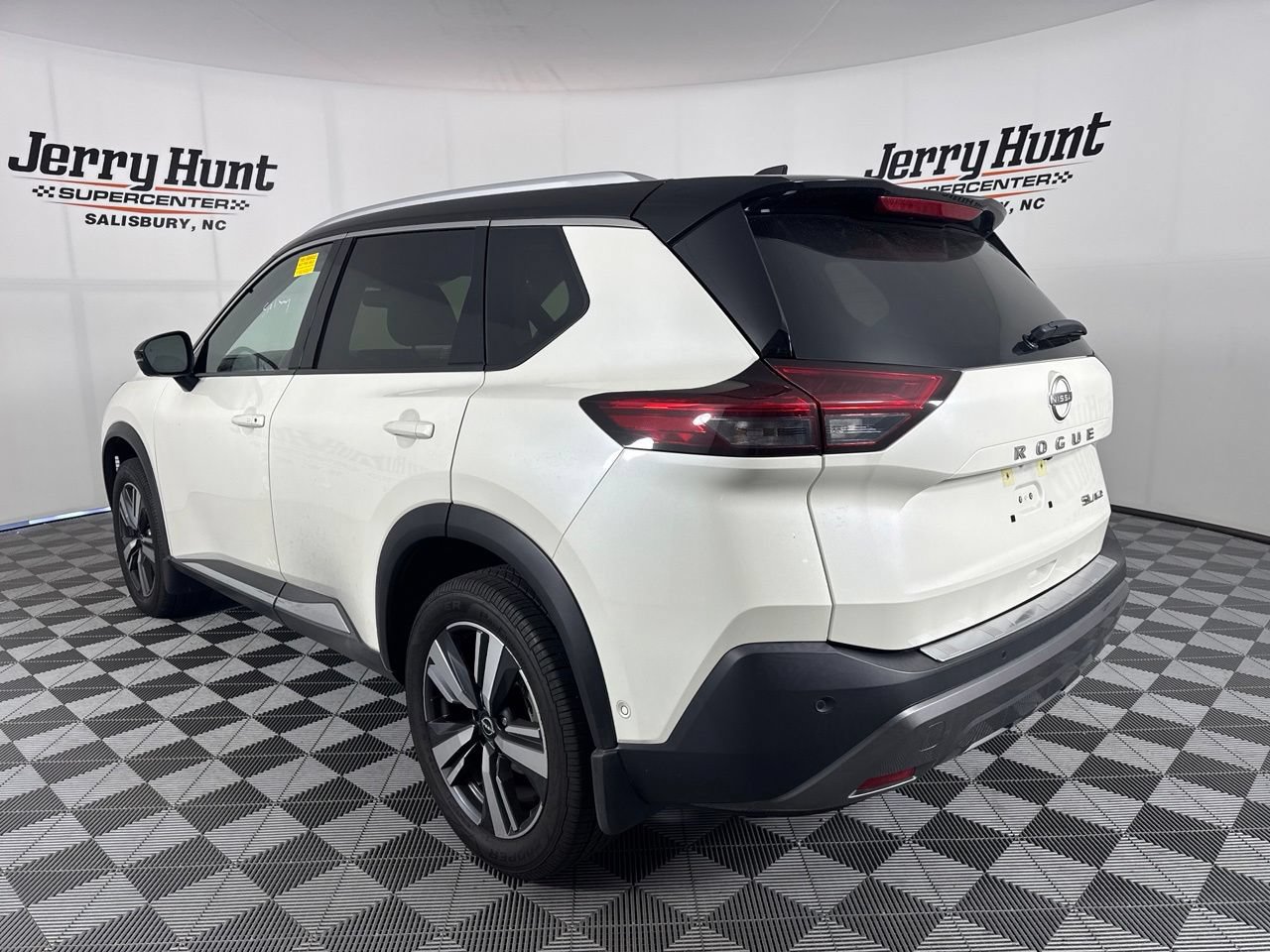Used 2023 Nissan Rogue SL w/ SL Premium Package AWD/4WD image 9