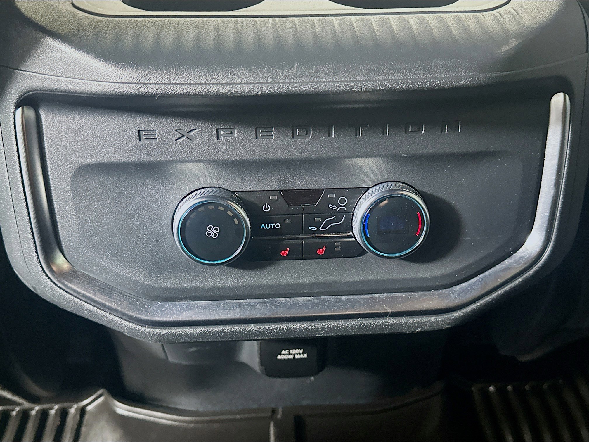Used 2025 Ford Expedition Tremor AWD/4WD image 29