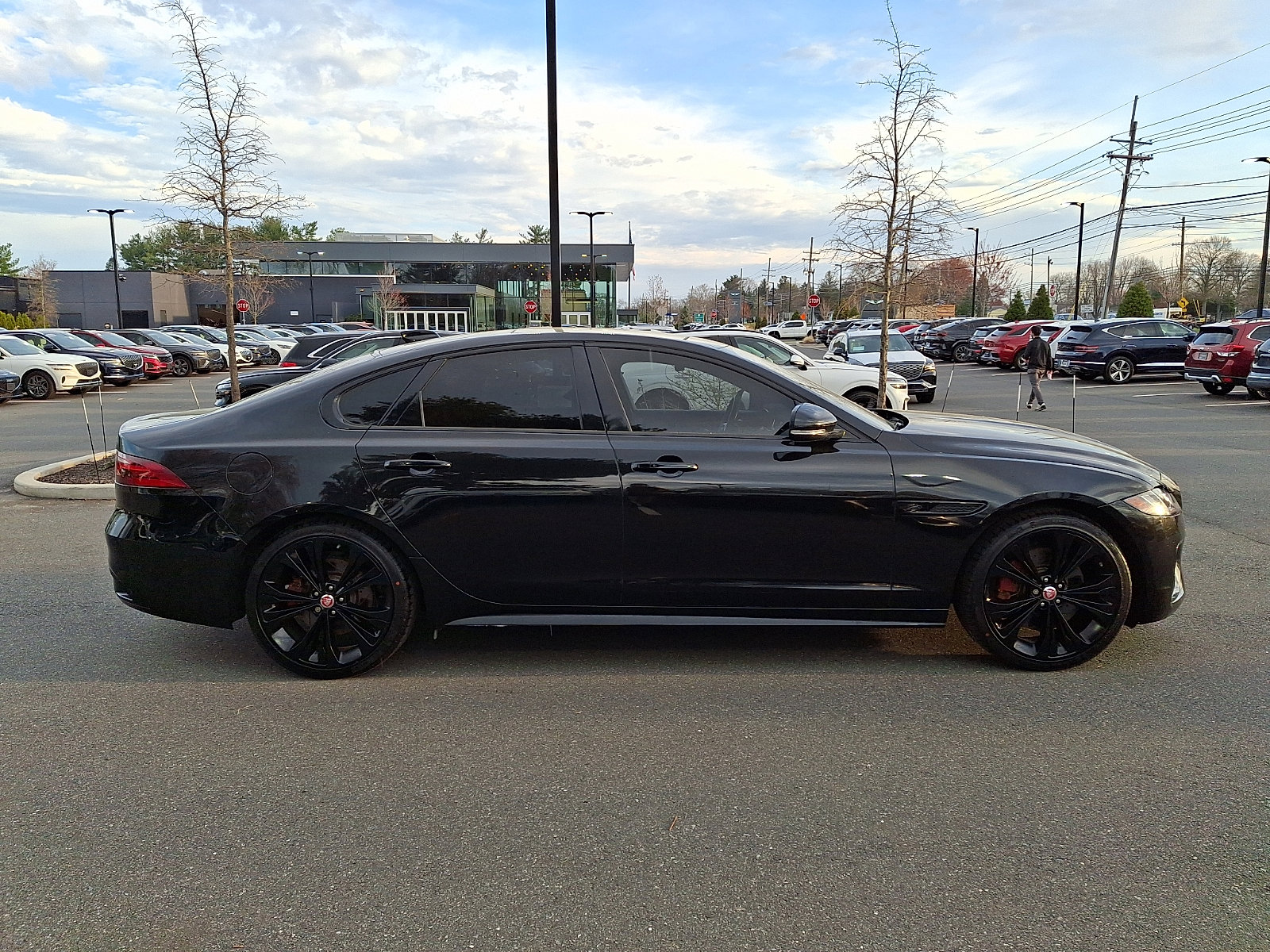 Used 2022 Jaguar XF R-Dynamic SE image 4