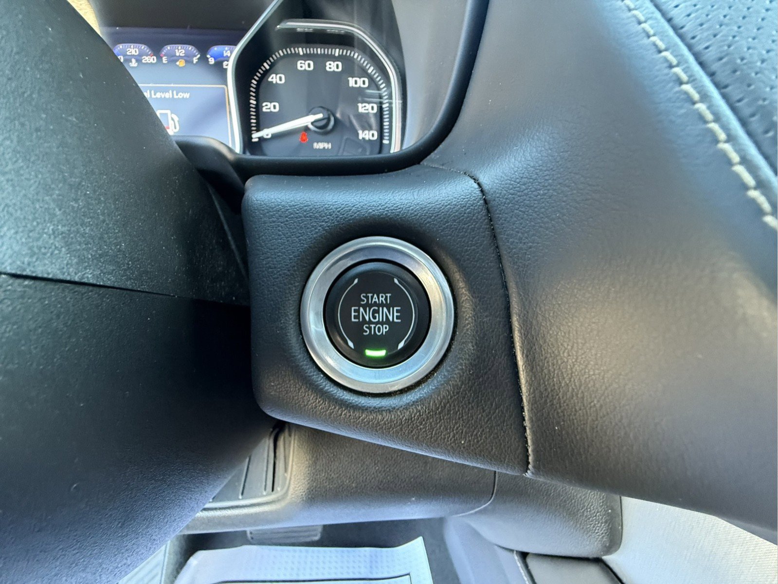 Used 2021 GMC Yukon SLT w/ SLT Premium Package image 16