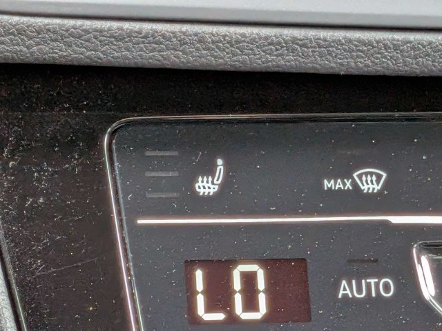 Certified 2025 Volkswagen Jetta Sport FWD image 23