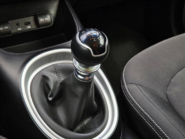 Used 2015 Kia Soul FWD image 13