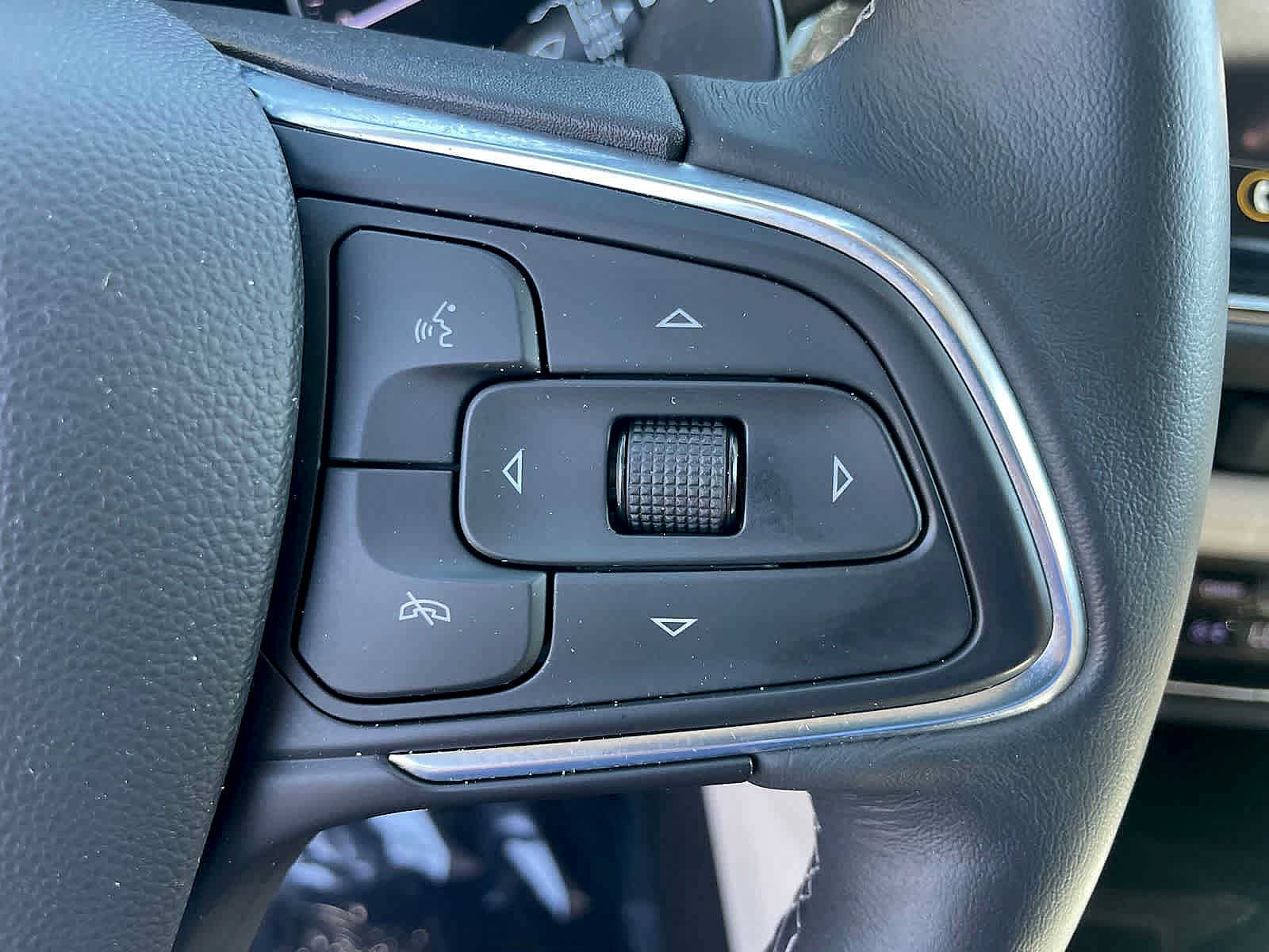 Used 2023 Buick Envision Essence AWD/4WD image 14