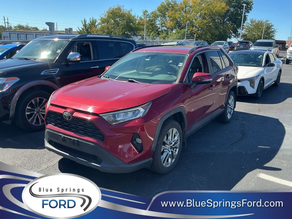 Used 2019 Toyota RAV4 XLE Premium FWD image 1