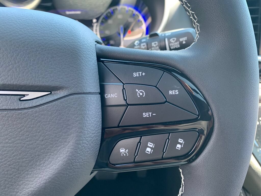 New 2027 Chrysler Pacifica Limited AWD/4WD image 16