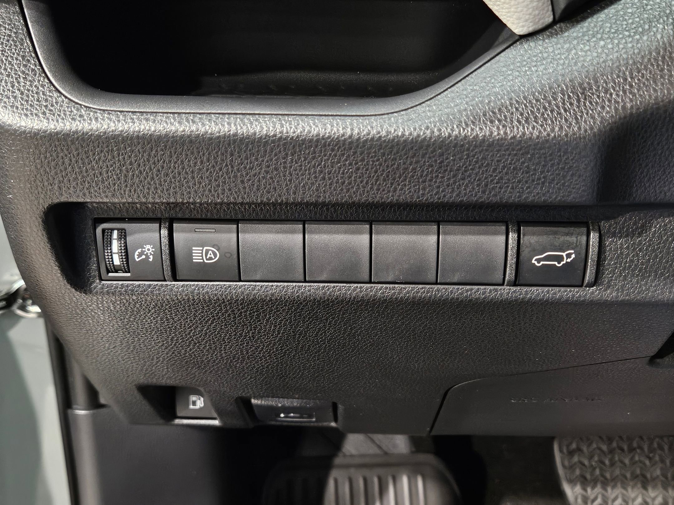 Used 2023 Toyota RAV4 XLE image 26