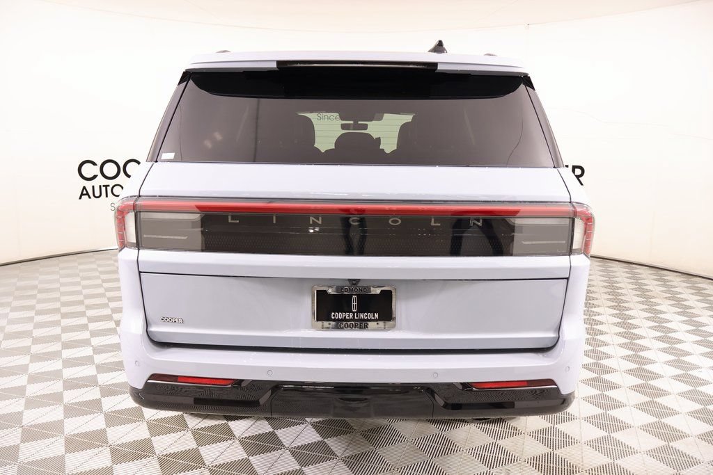 New 2025 Lincoln Navigator Reserve w/ Jet Appearance Package AWD/4WD image 23
