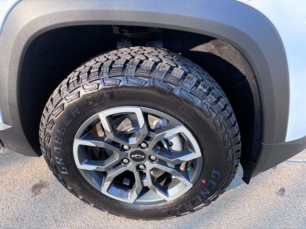 New 2026 Chevrolet Equinox ACTIV w/ Convenience Package III image 3