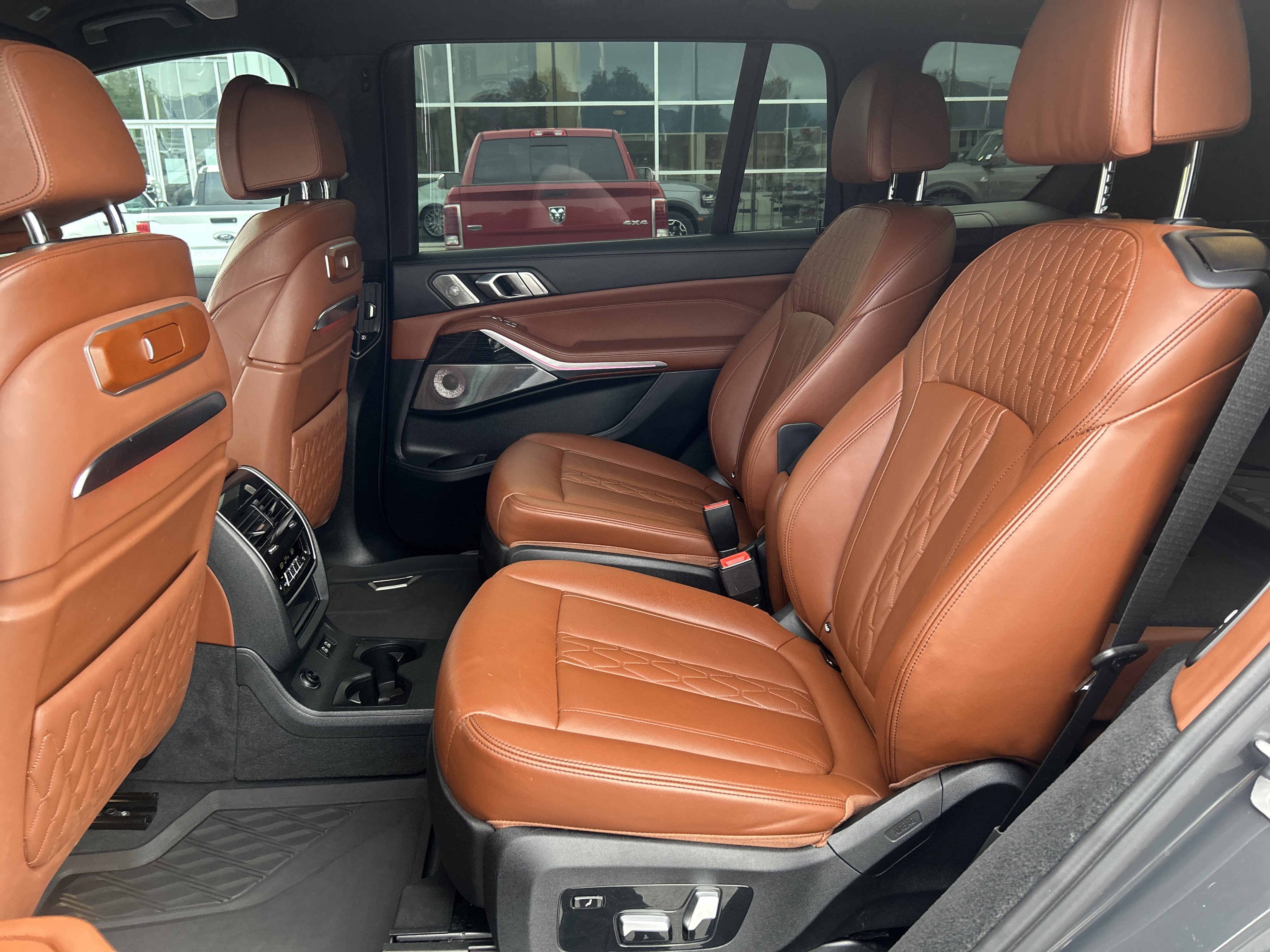 Used 2023 BMW X7 M60i w/ Executive Package image 26