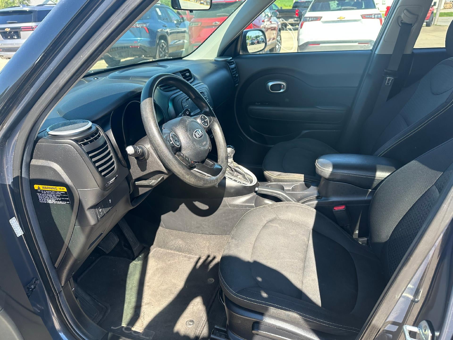Used 2016 Kia Soul + FWD image 11