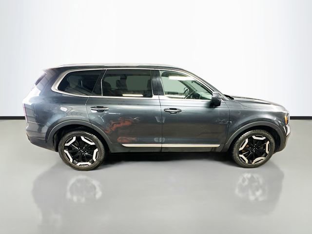 Used 2023 Kia Telluride EX w/ EX Captain's Chair Package image 5