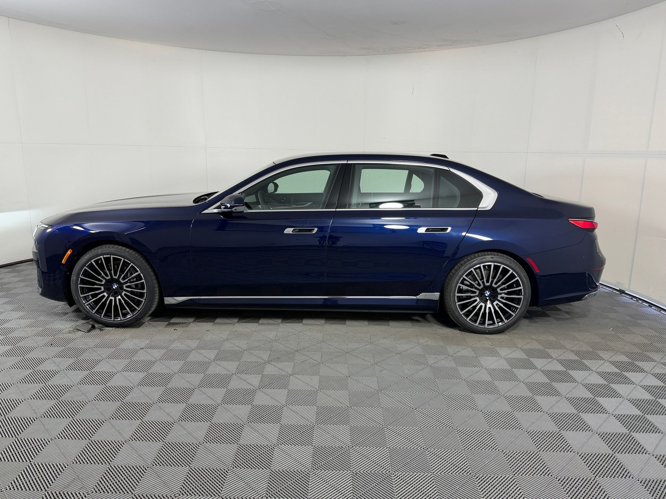 Used 2026 BMW i7 eDrive50 RWD image 2
