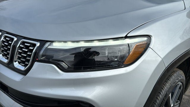 Certified 2024 Jeep Compass Limited w/ Elite Group AWD/4WD image 9