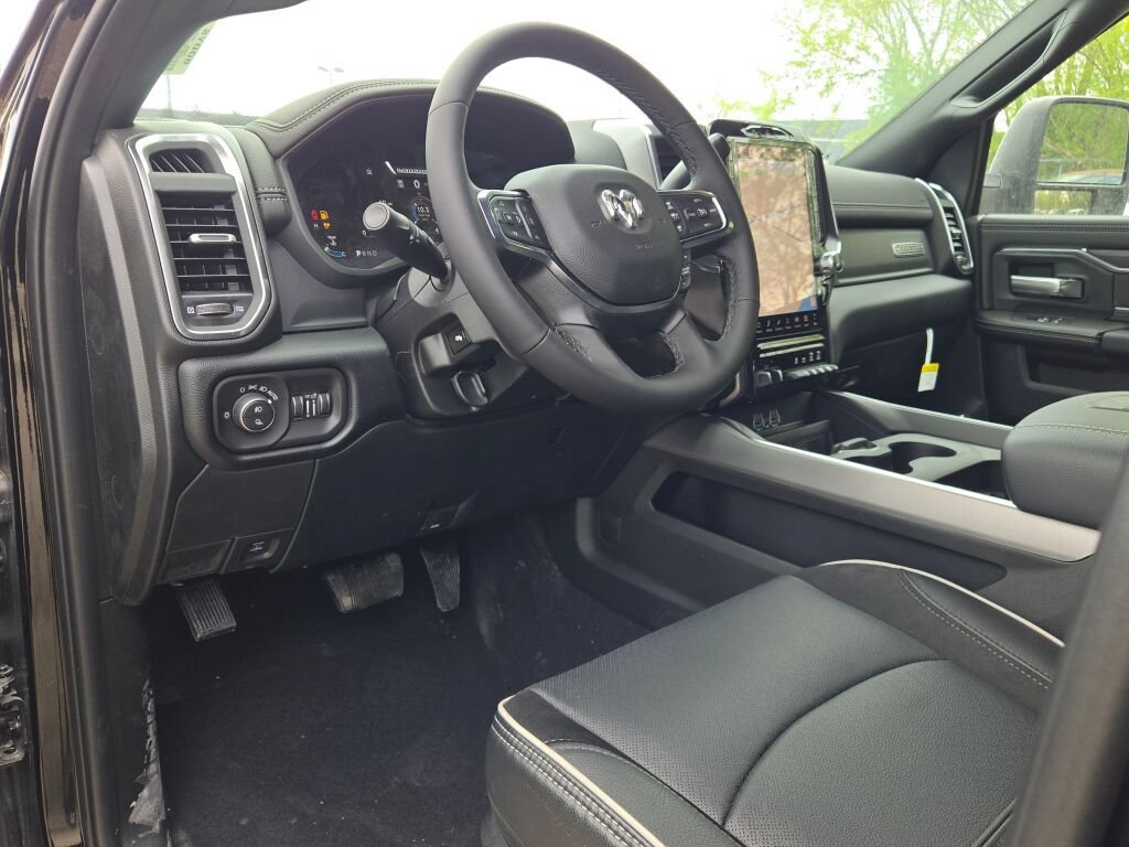 New 2026 RAM 2500 Laramie w/ Night Edition AWD/4WD image 24