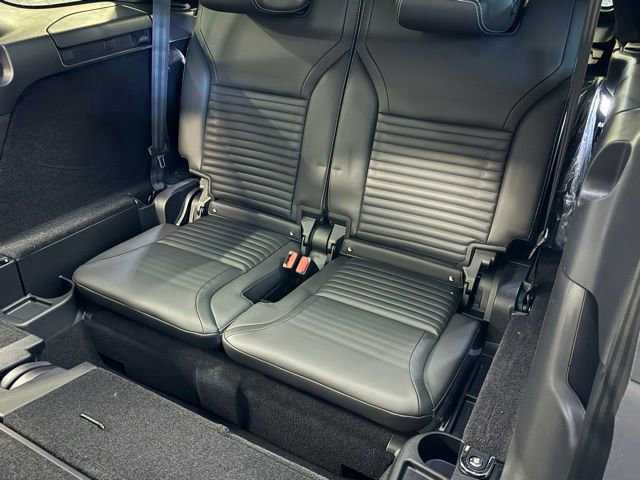 New 2024 Land Rover Discovery Dynamic SE image 29
