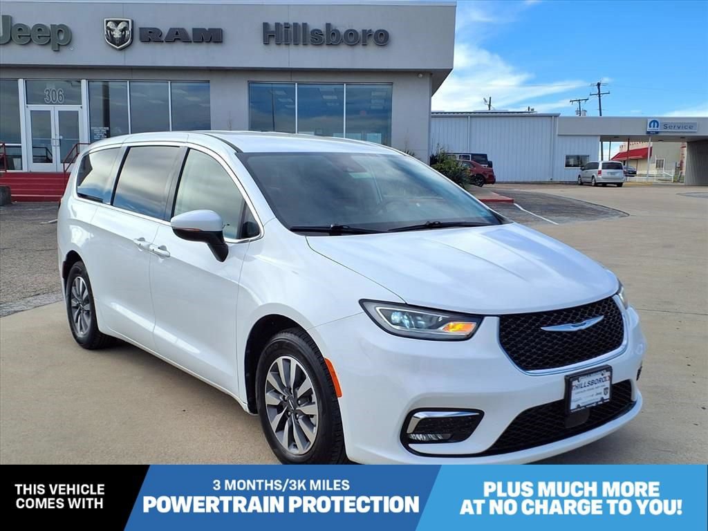 Used 2023 Chrysler Pacifica Touring-L FWD image 1