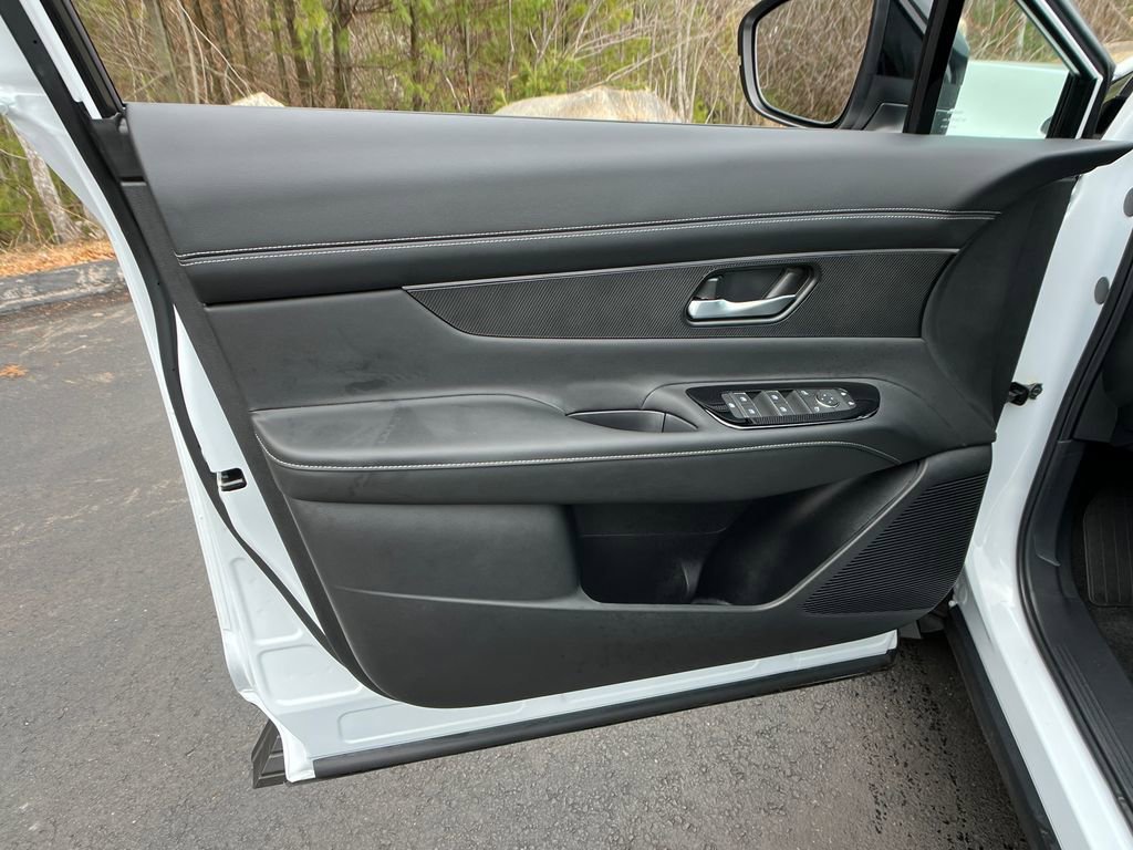 Used 2025 Nissan Murano SV w/ Cargo Package image 11