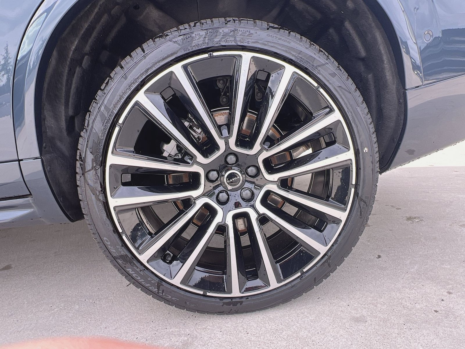 New 2026 Volvo XC90 B6 Plus w/ Protection Package Premier AWD/4WD image 12