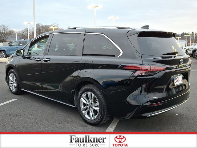 Certified 2023 Toyota Sienna Limited image 4
