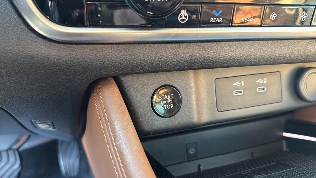 Used 2025 Nissan Rogue Platinum w/ Tech Package FWD image 23