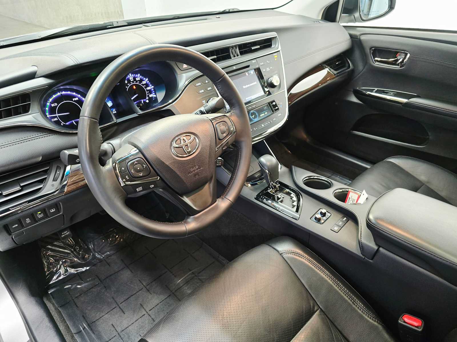 Used 2015 Toyota Avalon Limited FWD image 2