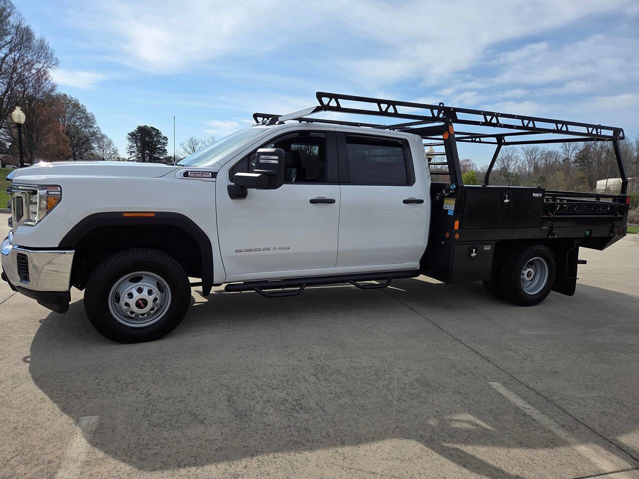 Used 2023 GMC Sierra 3500 Pro w/ Convenience Package image 2