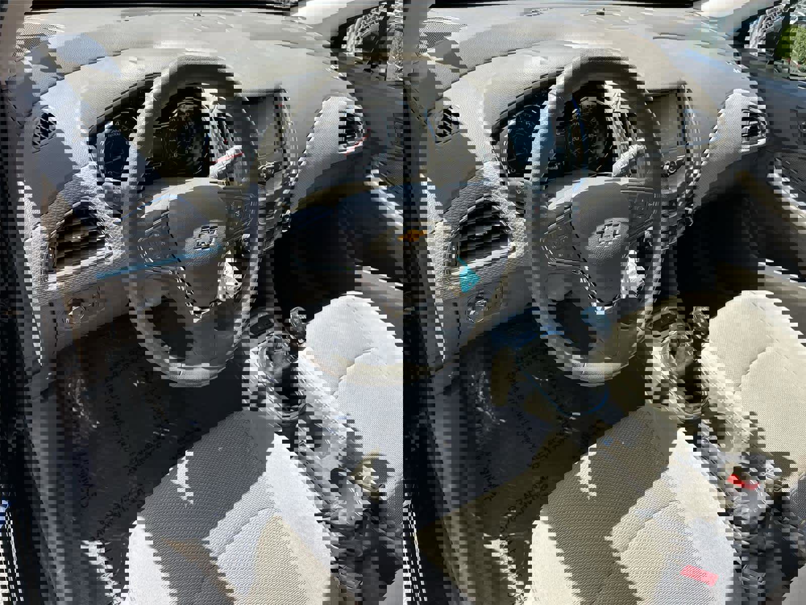 Used 2017 Chevrolet Cruze LT image 2