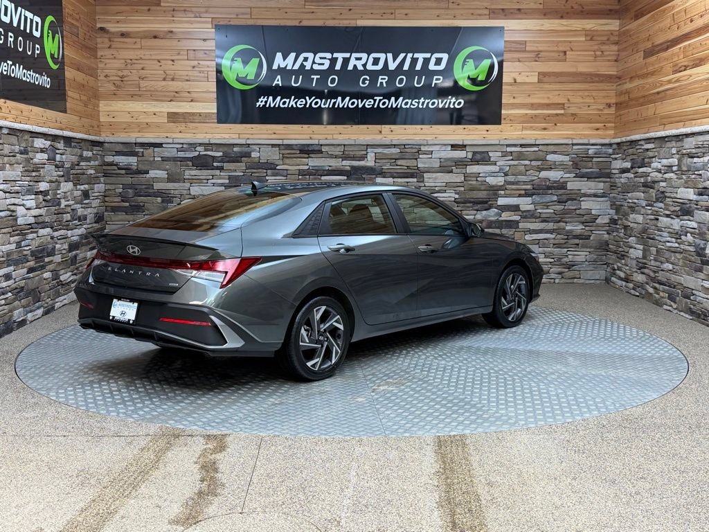 Used 2025 Hyundai Elantra SEL w/ Cargo Package FWD image 9
