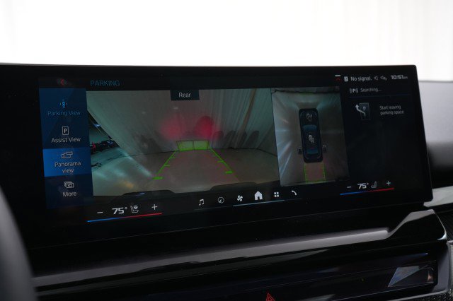 Used 2025 BMW M5 w/ Executive Package image 21