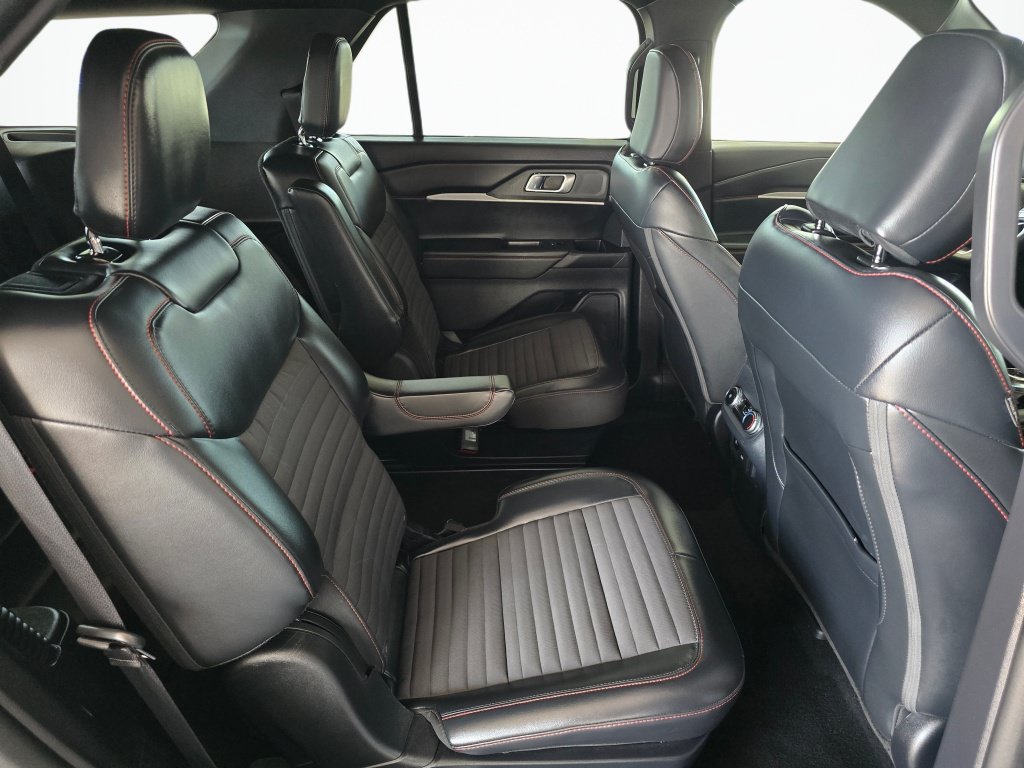 Used 2025 Ford Explorer ST-Line AWD/4WD image 41