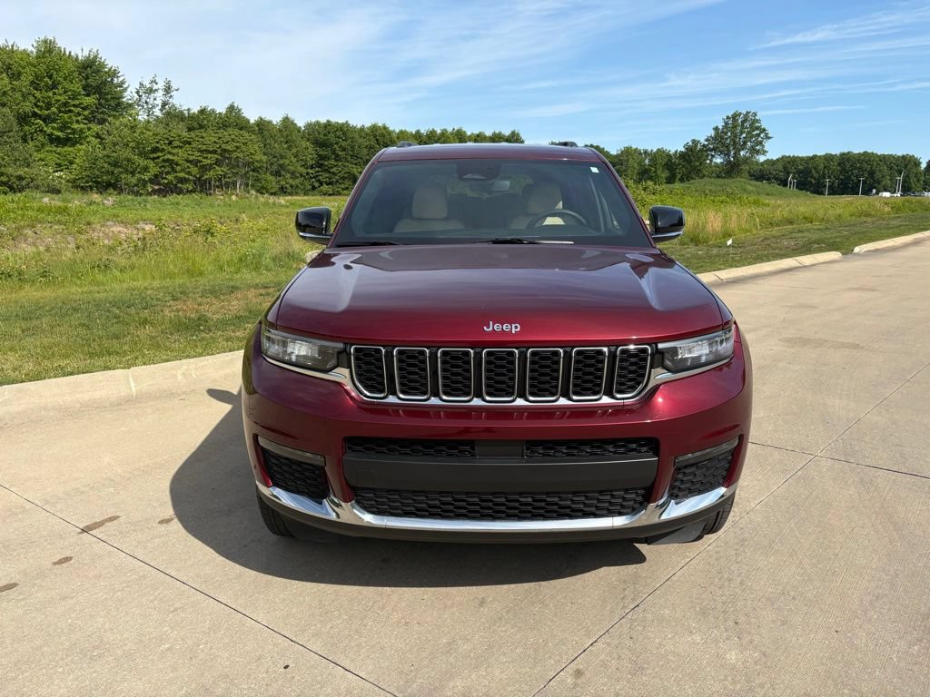 Used 2023 Jeep Grand Cherokee L Limited AWD/4WD image 12