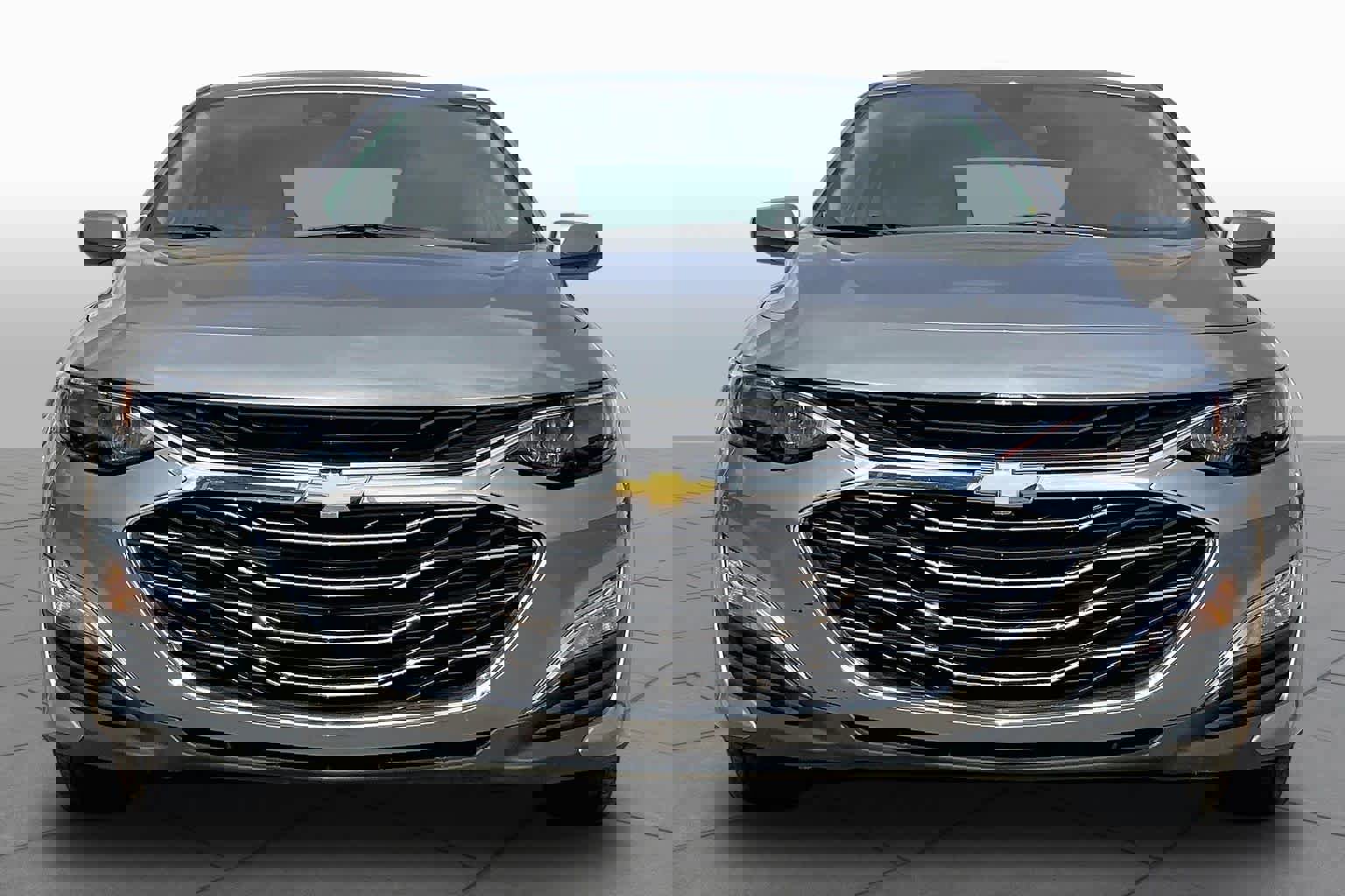 Used 2025 Chevrolet Malibu LS FWD image 4