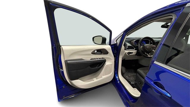 Used 2021 Chrysler Voyager LX image 30