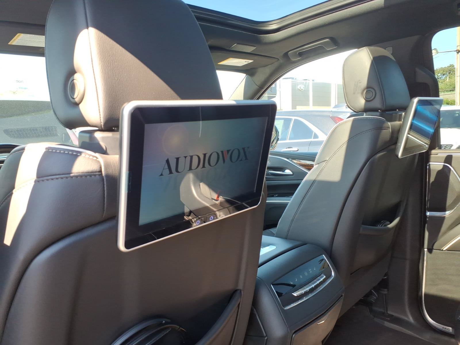 Certified 2023 Cadillac Escalade ESV Premium Luxury w/ Performance Package AWD/4WD image 15