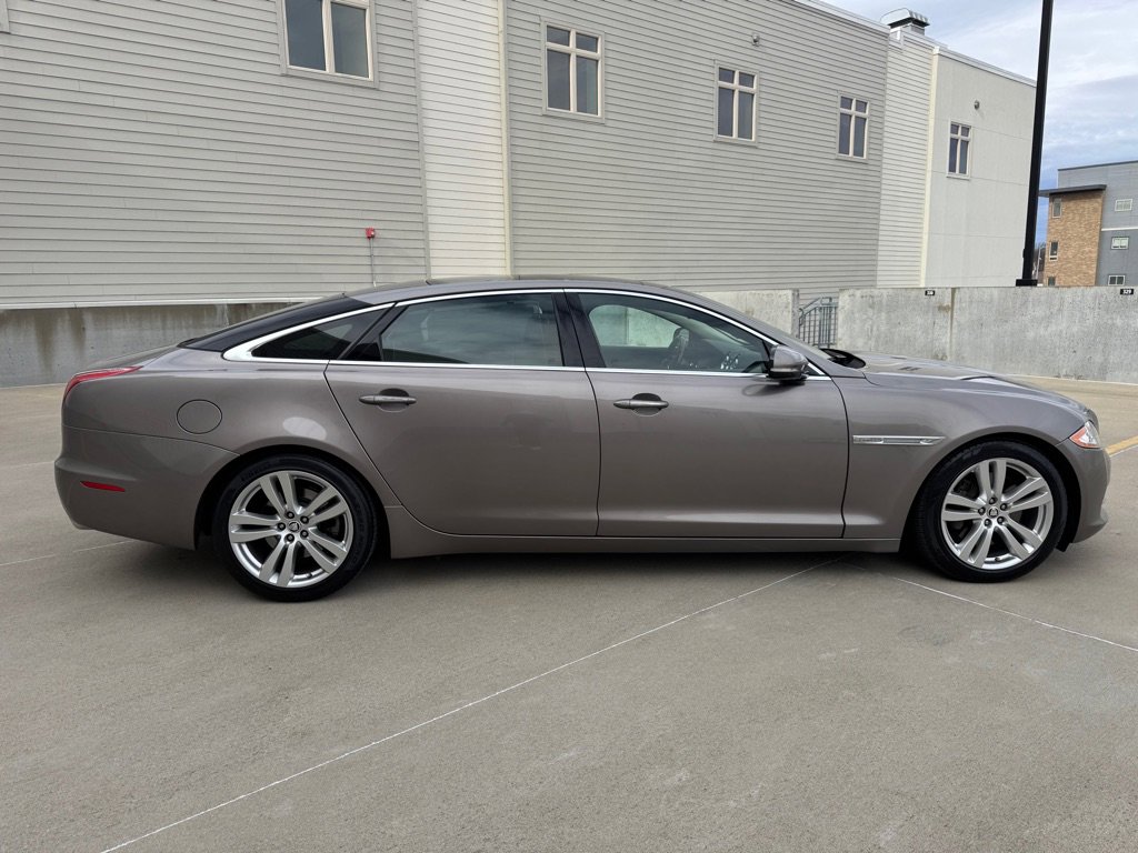 Used 2011 Jaguar XJ L image 2