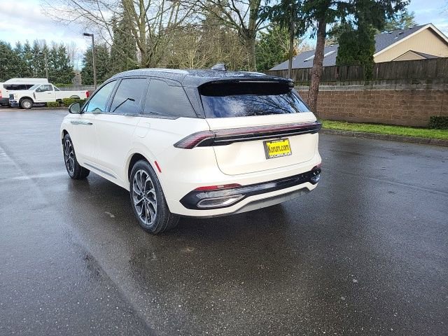 Used 2024 Lincoln Nautilus Reserve image 3