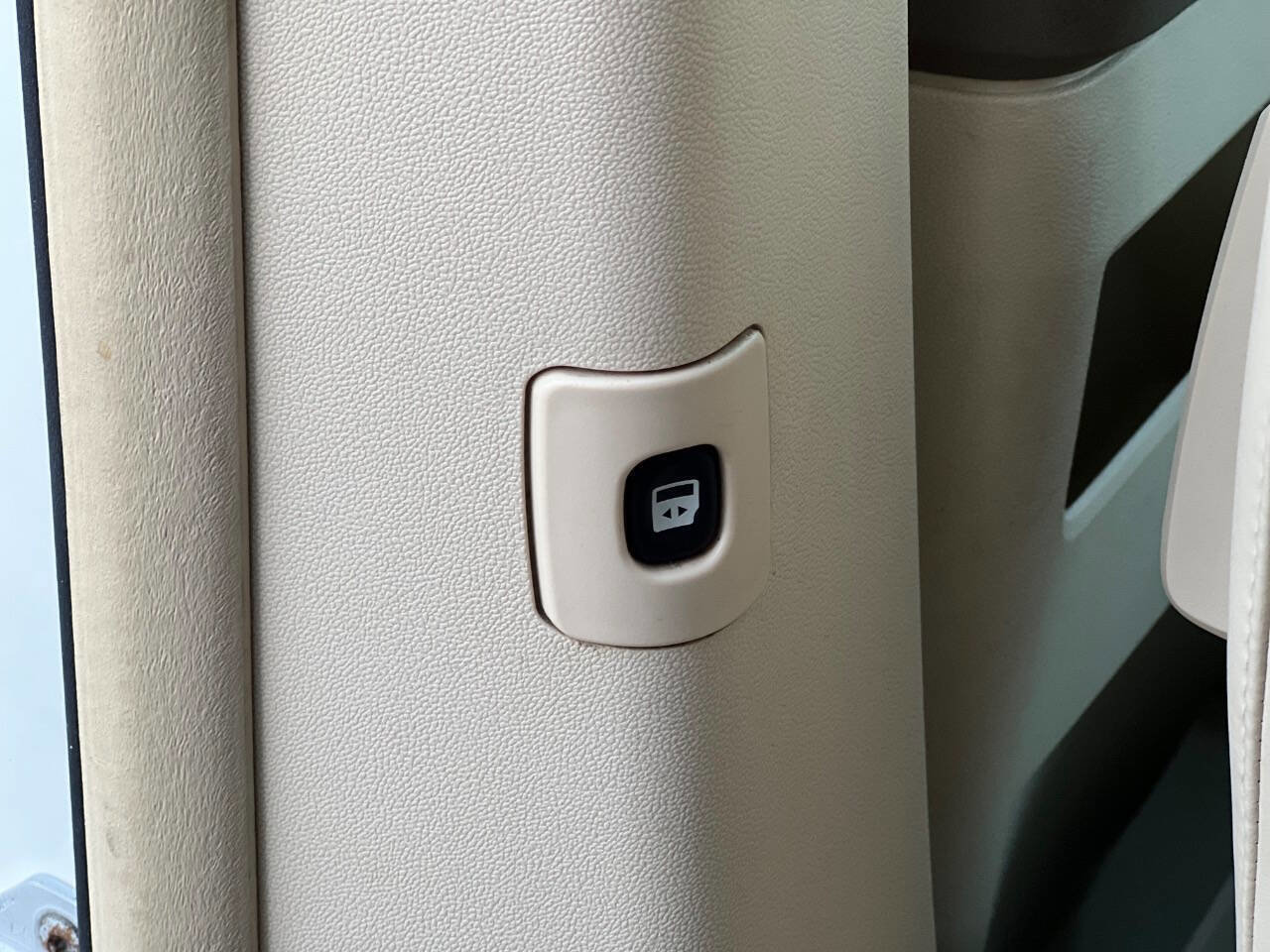 Used 2008 Chrysler Town & Country Limited w/ Trailer Tow Group image 27